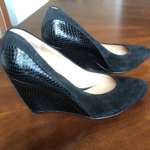 Belle by Sigerson Morrison snake/suede wedge 36/6